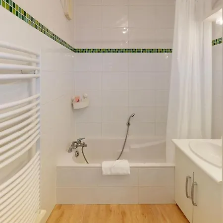 Hallesgare 1 Free Parking Apartament *