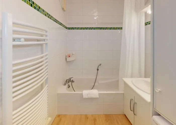 Hallesgare 1 Free Parking Apartament *